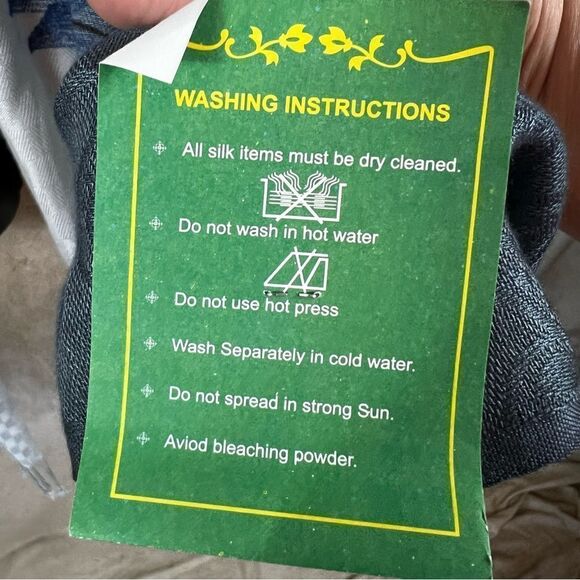 Handloom House silk floral saree stole scarf wrap - Picture 6 of 11